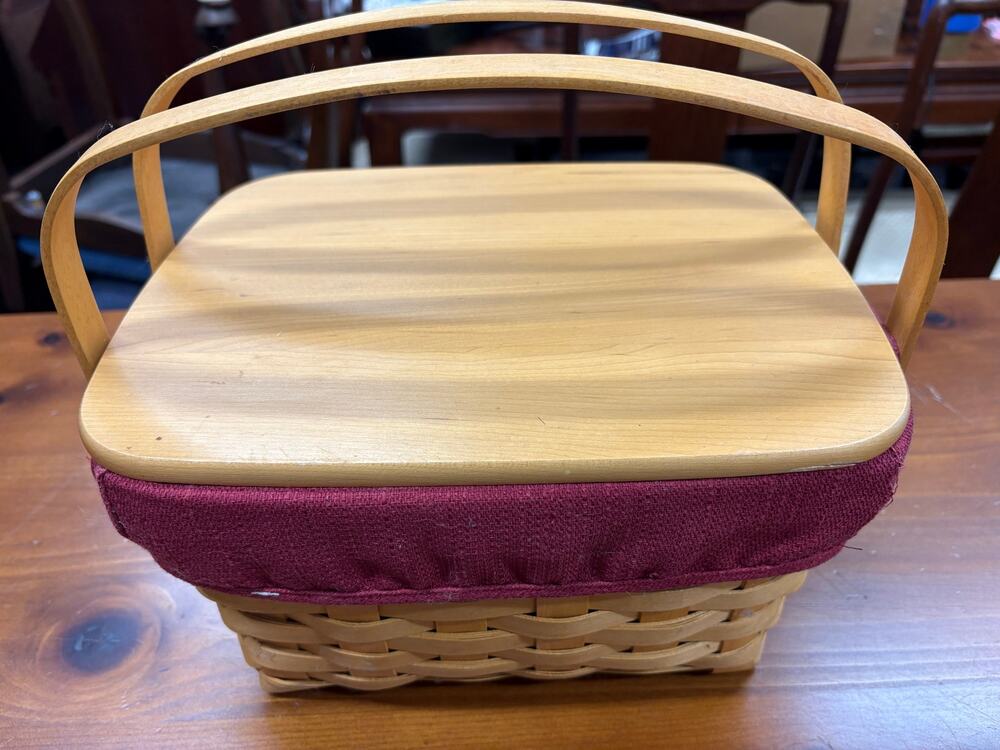 Vtg Longaberger Woven Picnic Basket with tiered plastic insert